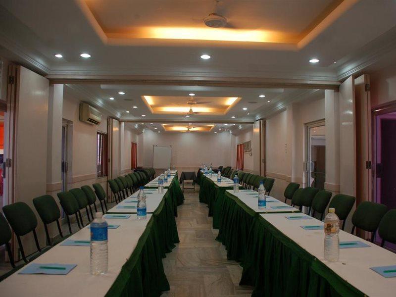 כלכותה Park Palace Hotel מראה חיצוני תמונה