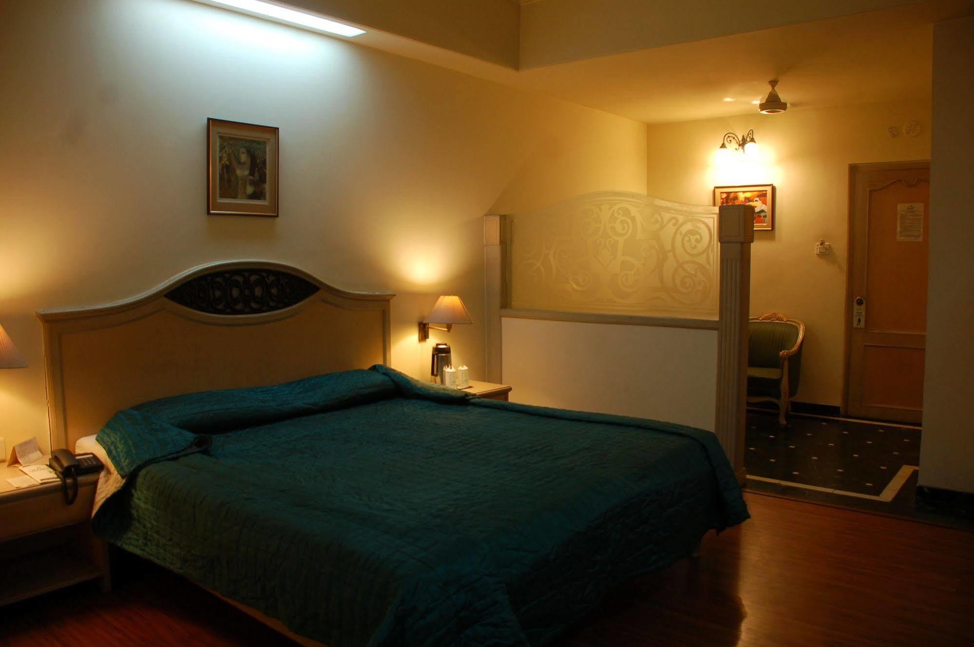 כלכותה Park Palace Hotel מראה חיצוני תמונה