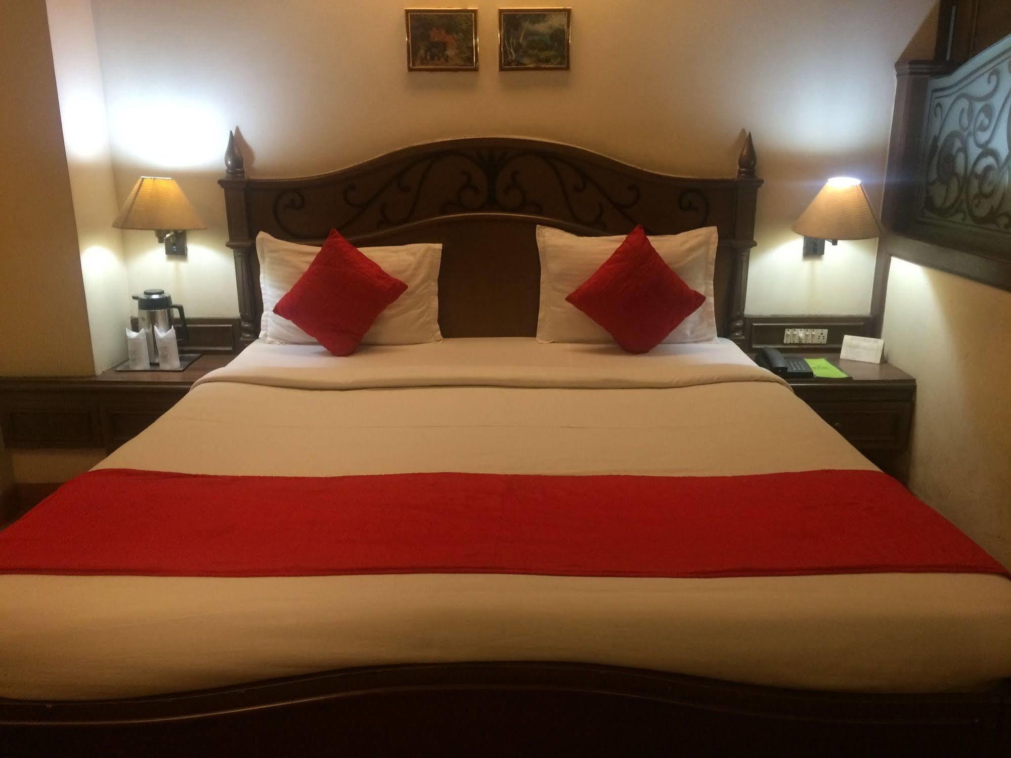 כלכותה Park Palace Hotel מראה חיצוני תמונה