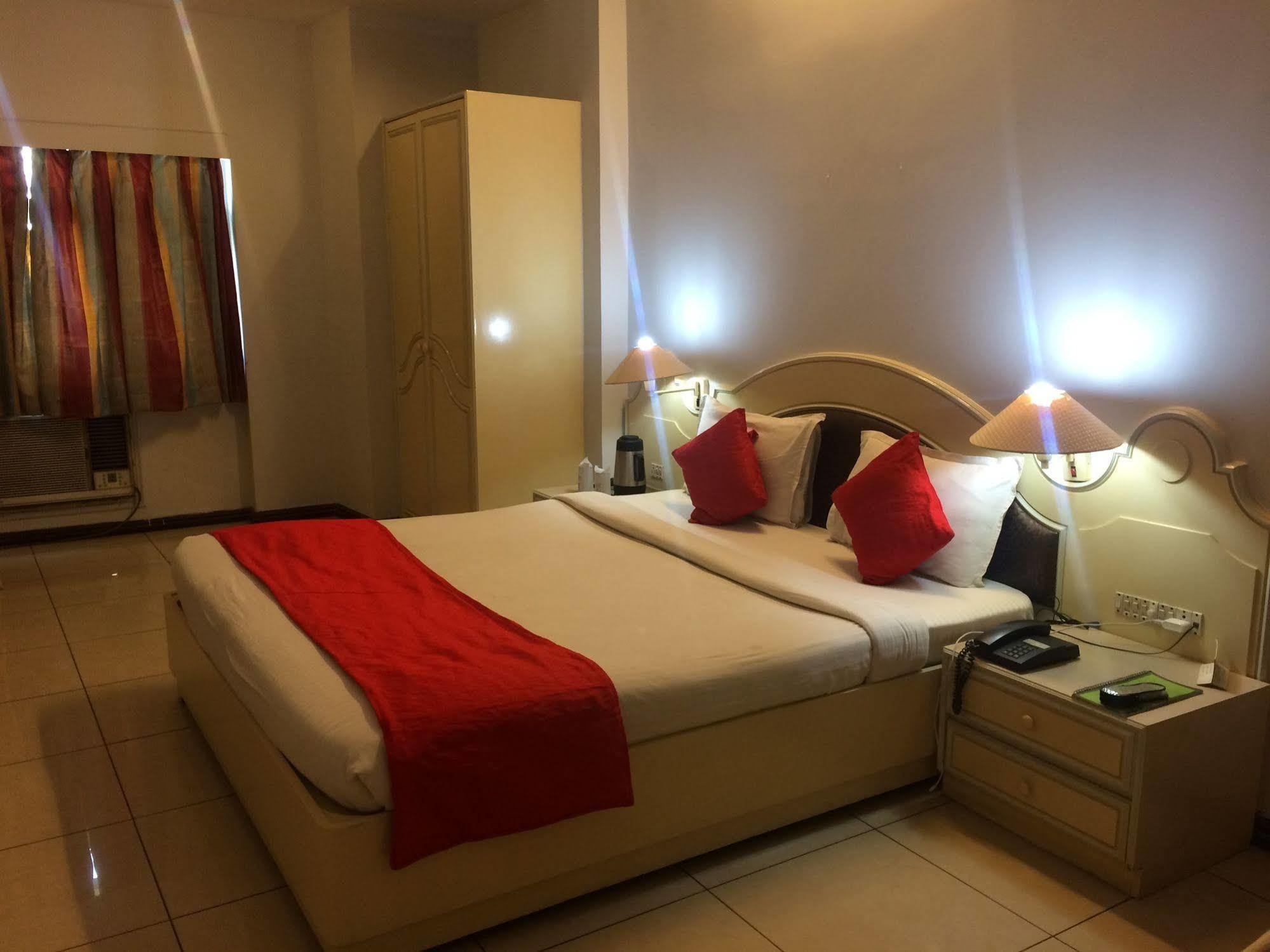 כלכותה Park Palace Hotel מראה חיצוני תמונה