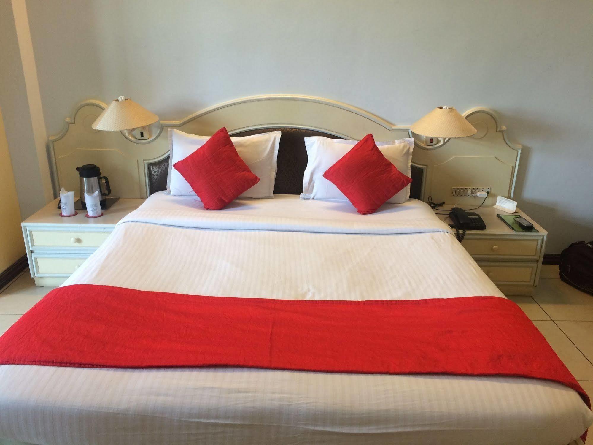 כלכותה Park Palace Hotel מראה חיצוני תמונה