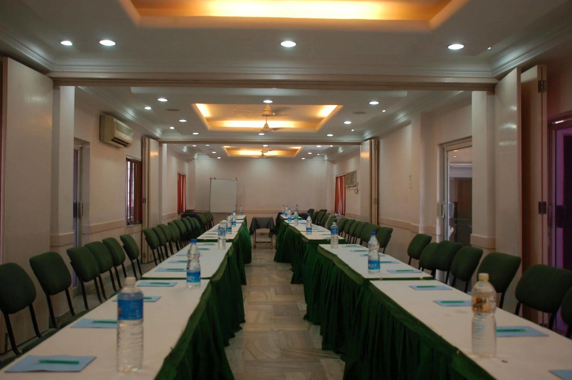 כלכותה Park Palace Hotel מראה חיצוני תמונה