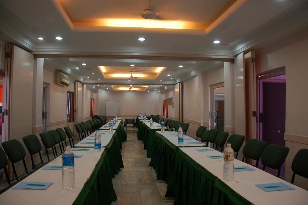 כלכותה Park Palace Hotel מראה חיצוני תמונה