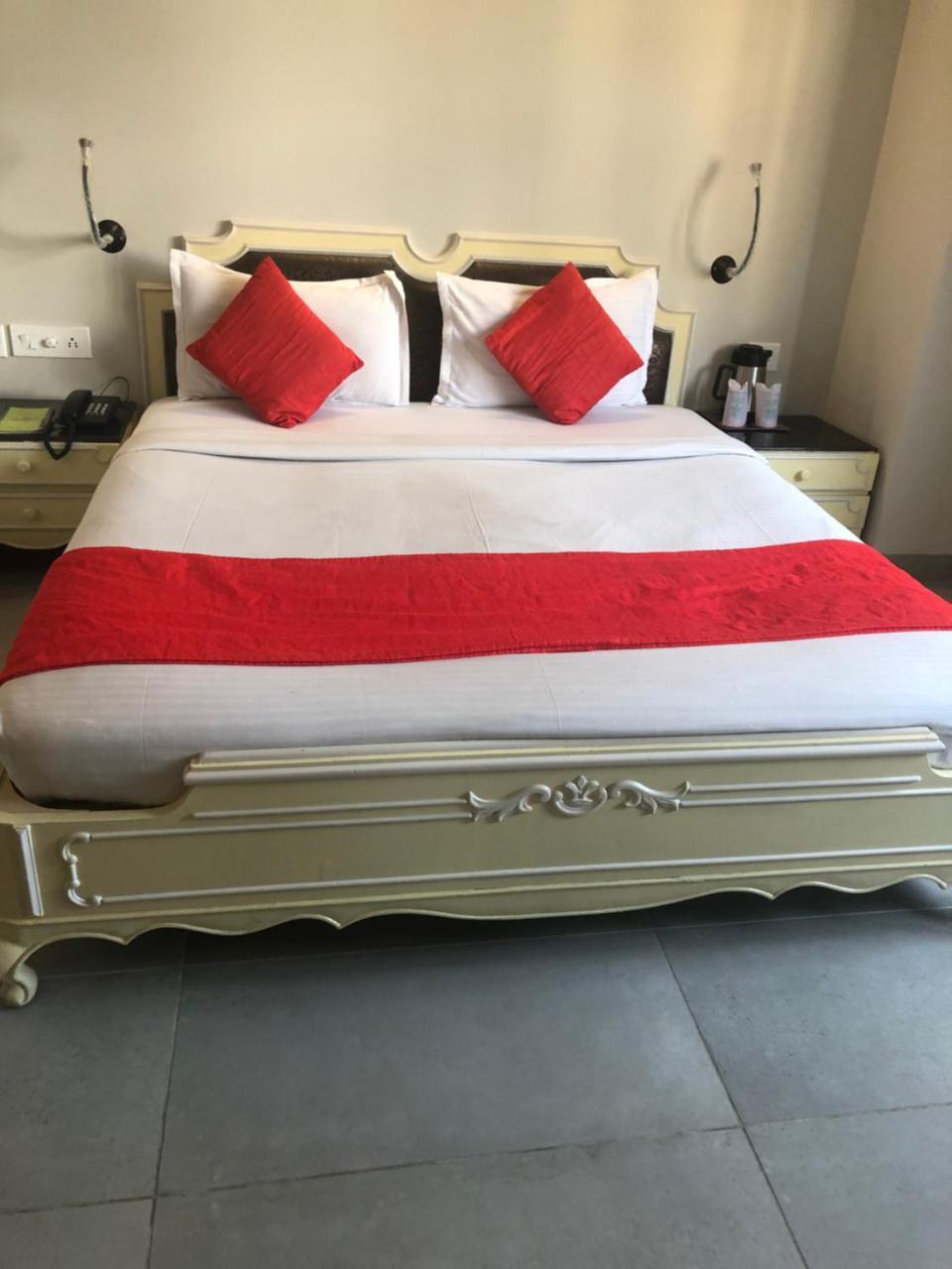 כלכותה Park Palace Hotel מראה חיצוני תמונה