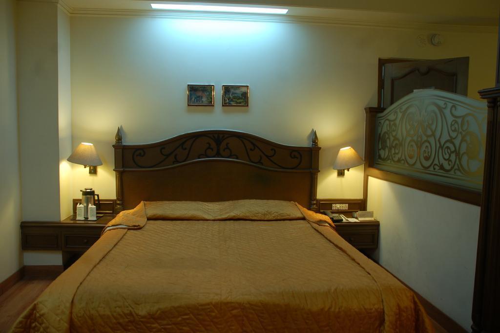 כלכותה Park Palace Hotel מראה חיצוני תמונה